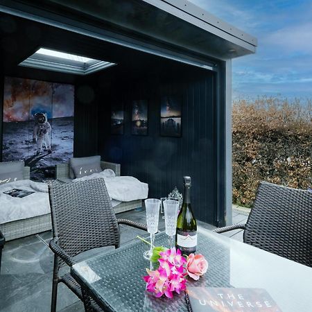Rockside - Luxury 1 Bedroom Home With Hot Tub, Central Location, Parking And Pet Friendly Windermere Zewnętrze zdjęcie