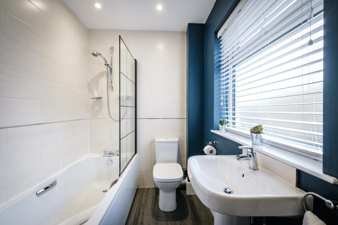 Rockside - Luxury 1 Bedroom Home With Hot Tub, Central Location, Parking And Pet Friendly Windermere Zewnętrze zdjęcie