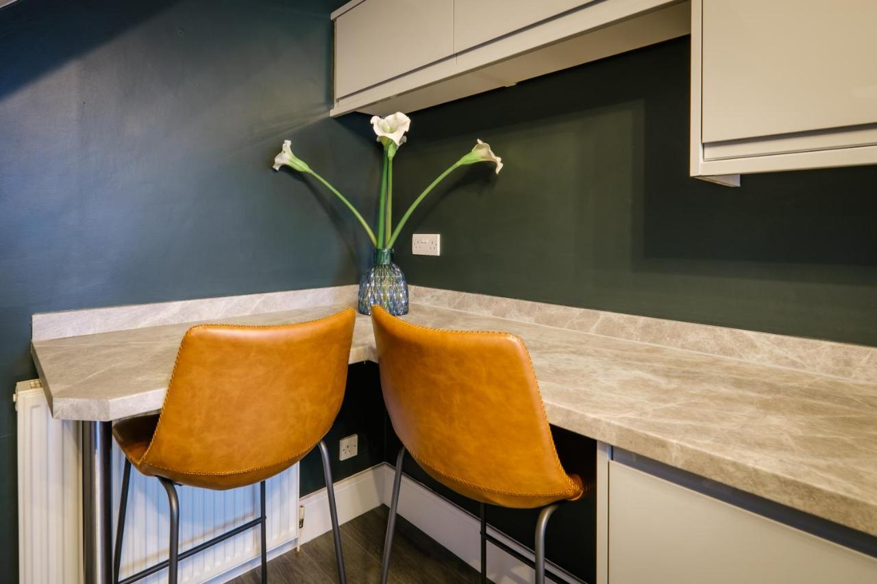 Rockside - Luxury 1 Bedroom Home With Hot Tub, Central Location, Parking And Pet Friendly Windermere Zewnętrze zdjęcie