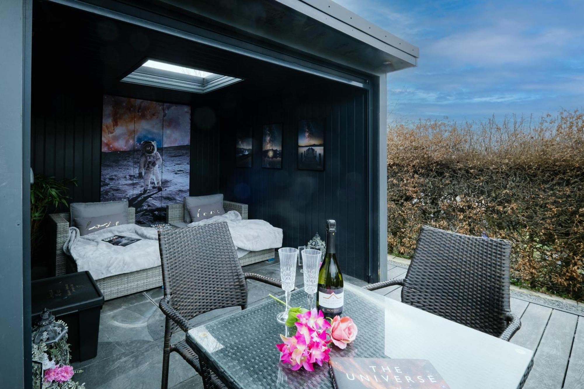 Rockside - Luxury 1 Bedroom Home With Hot Tub, Central Location, Parking And Pet Friendly Windermere Zewnętrze zdjęcie