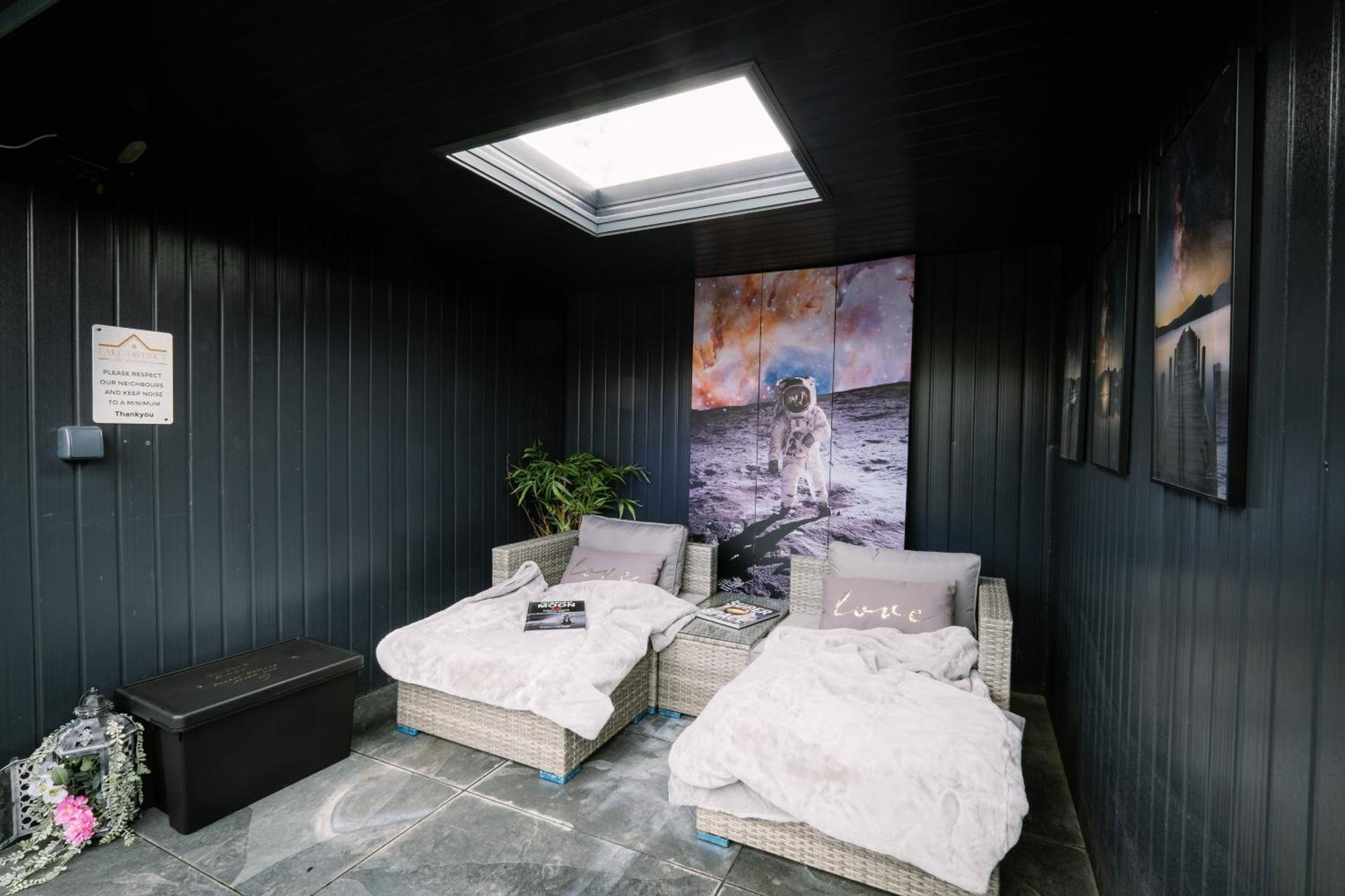 Rockside - Luxury 1 Bedroom Home With Hot Tub, Central Location, Parking And Pet Friendly Windermere Zewnętrze zdjęcie